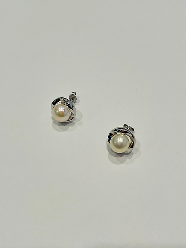 Sterling Silver Stud Earrings with Pearl