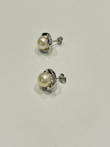 Sterling Silver Stud Earrings with Pearl